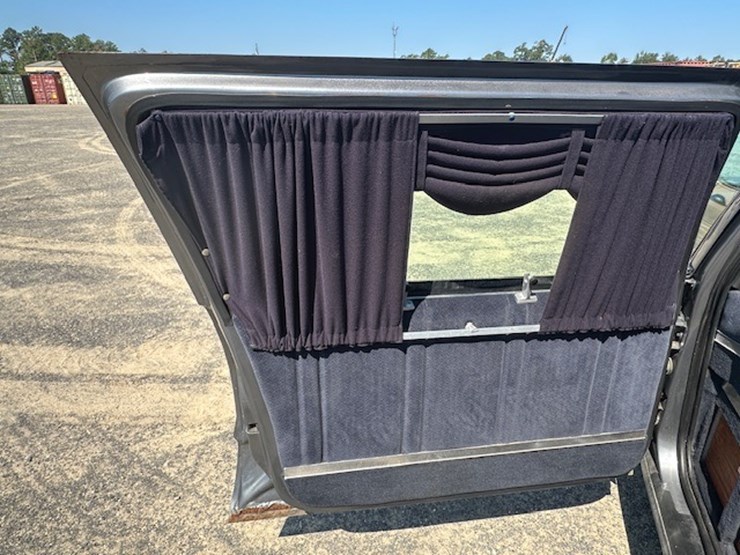 #22948-•-1997-cadillac-victoria-hearse-image-28