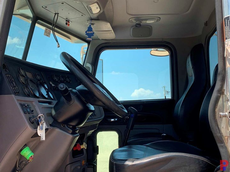 2013-peterbilt-367-image-11