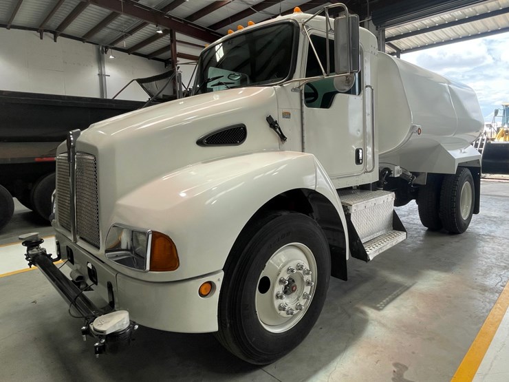 2005-kenworth-t300-image-2
