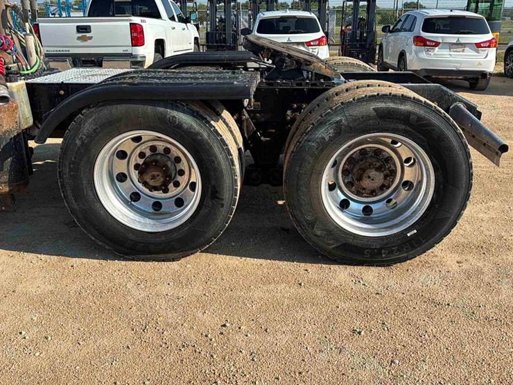 2019-kenworth-t880-image-13