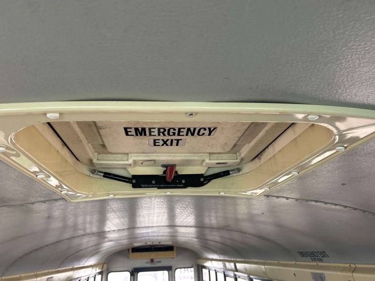 2004-ic-corporation-3000ic-school-bus-image-19