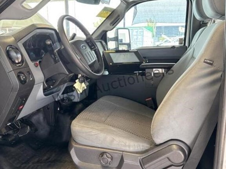 2016-ford-f550-image-24