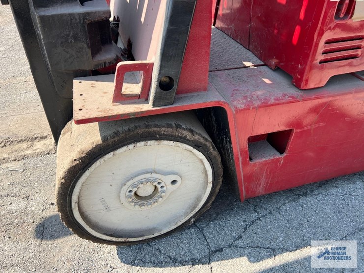 cat-15000#-model-150d5-propane-forklift.-forks:-5'-long-by-6"-wide-by-2-1/2"-thick.-lifting-height-image-12