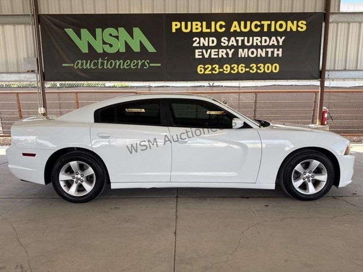 2013-dodge-charger-se-sdn-image-1
