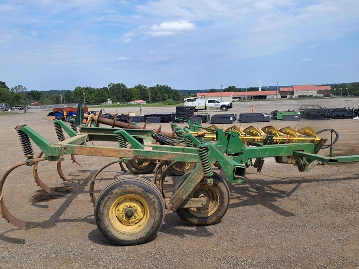 john-deere-12-image-3