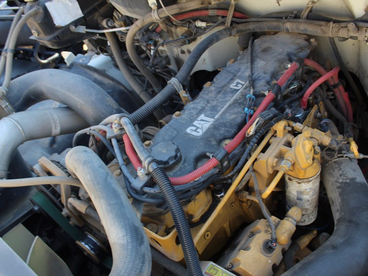 2005-freightliner-fl70-image-23