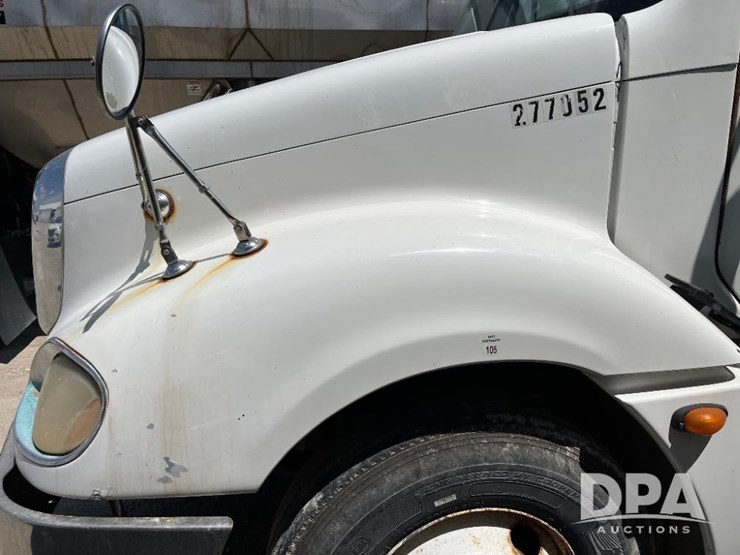 2005-freightliner-truck-(jn2399,-unit-277052)-image-11
