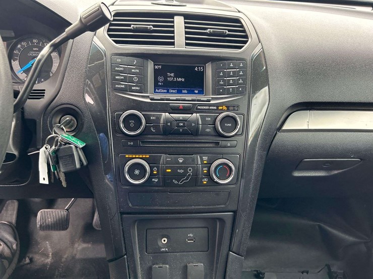 2016-ford-explorer-image-17