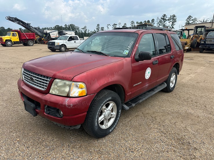 2005-ford-explorer-image-1