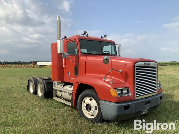2000-freightliner-fld120-image-3