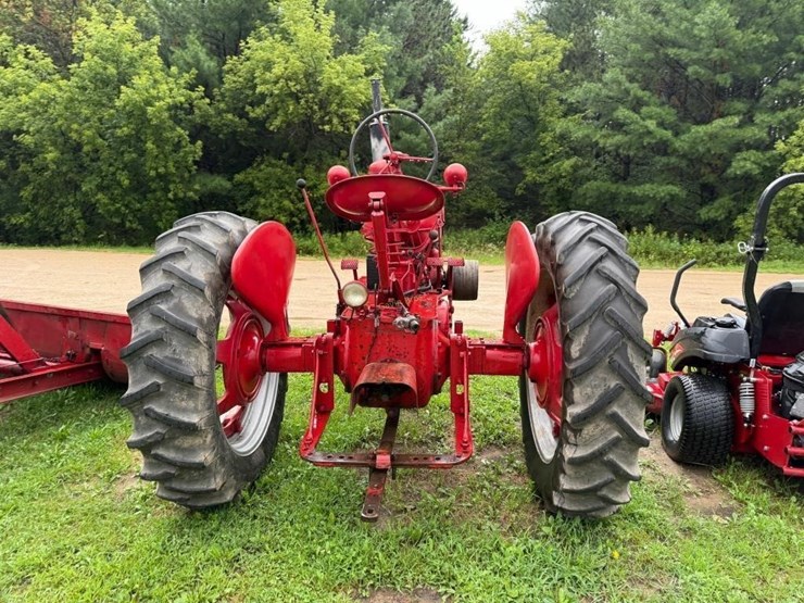 farmall-m-tractor-image-8
