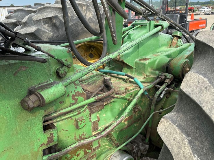 john-deere-7520-image-10
