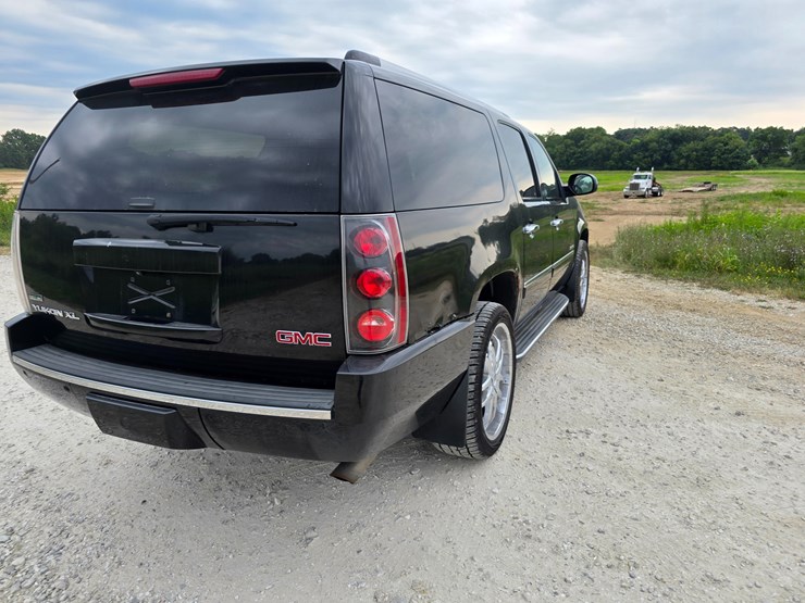 2011-gmc-yukon-xl-image-23