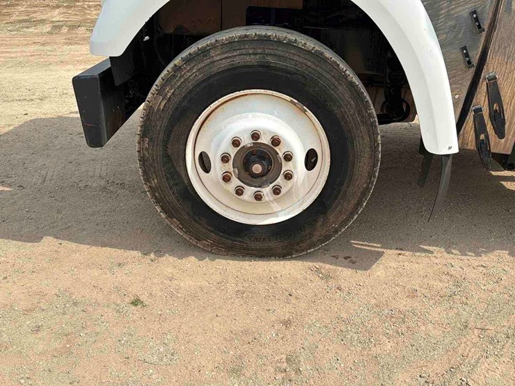 2016-(inoperable)-freightliner-sd122-image-9