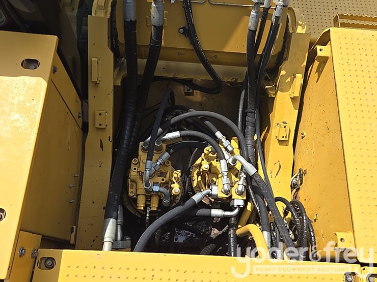 2021-caterpillar-349-image-68