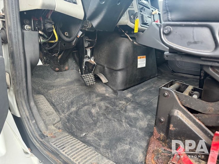 2013-international-durastar-4400-image-9