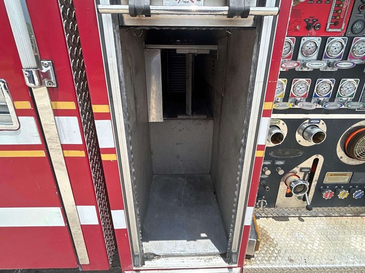 2003-pierce-tilt-cab-fire-truck-image-23