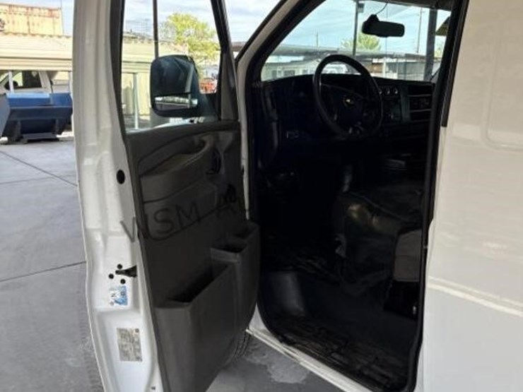 2013-chevrolet-express-2500-image-22
