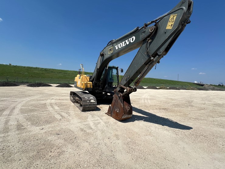 2013-volvo-ec220dl-image-3