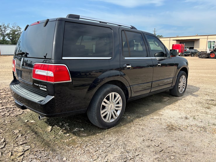 2009-lincoln-navigator-image-3