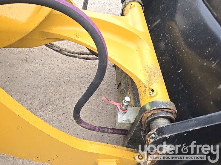 2023-caterpillar-908-image-29
