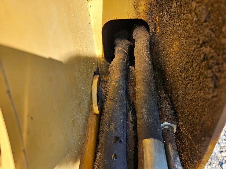 2004-caterpillar-236b-image-53