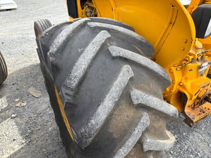 john-deere-301a-image-12