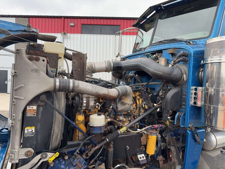 2008-peterbilt-388-image-35