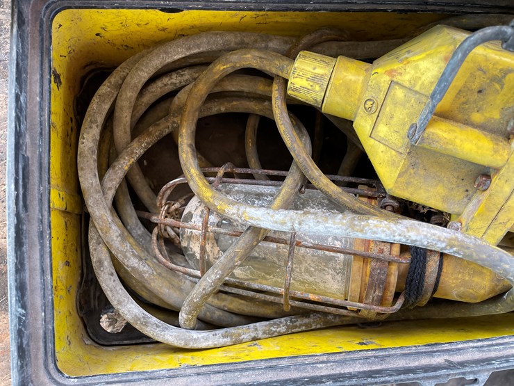 #4737-•-lovolt-hanging-job-light-image-4