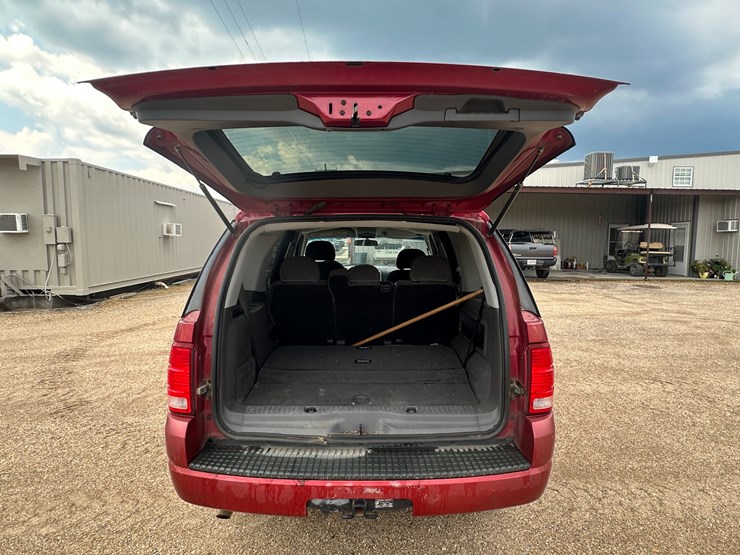 2005-ford-explorer-image-24