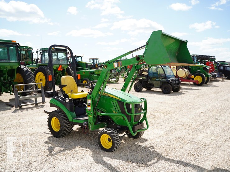 2018-john-deere-1025r-image-27