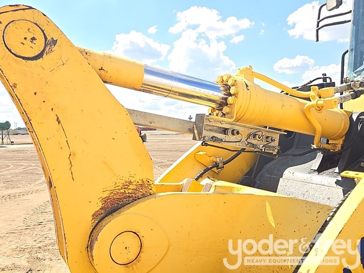 2017-komatsu-wa320-8-image-21