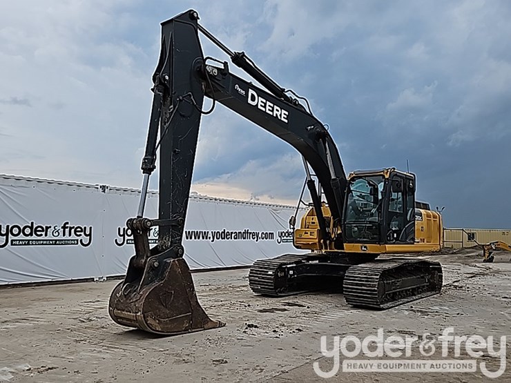 2019-deere-210g-image-1