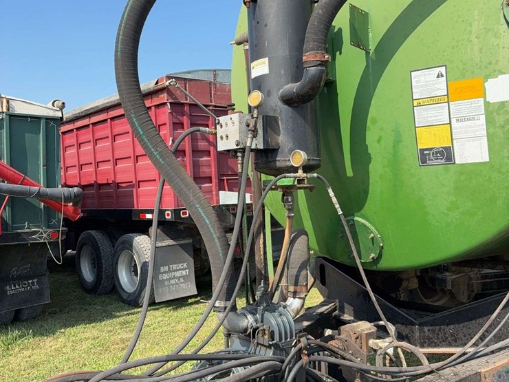 blazer-magnum-7500-gallon-slurry-vac-tank,-5-shank-plow-down,-steerable-double-axel,-hydraulic-driven-pump,-field-ready-image-3