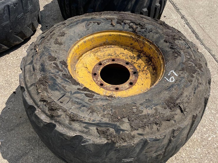 4-titan-14-17.5-skidloader-tires-image-11