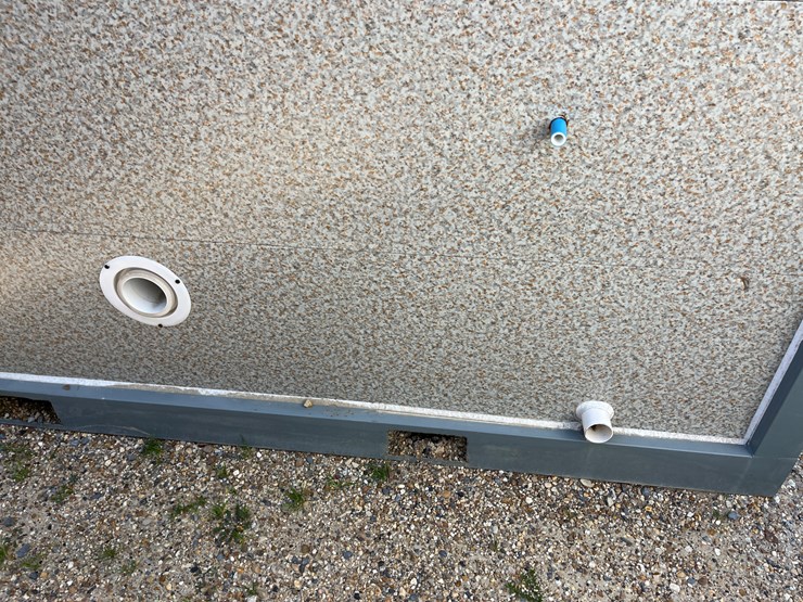 #50541-•-portable-restroom-image-4