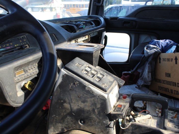 1998-gmc-7500-image-8