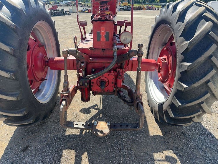 1955-farmall-400-2wd-tractor-image-14