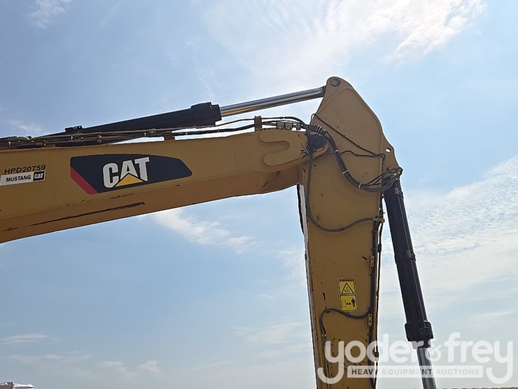 2021-caterpillar-349-image-37