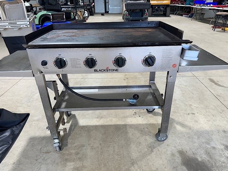 blackstone-36"-flattop-grill-image-3