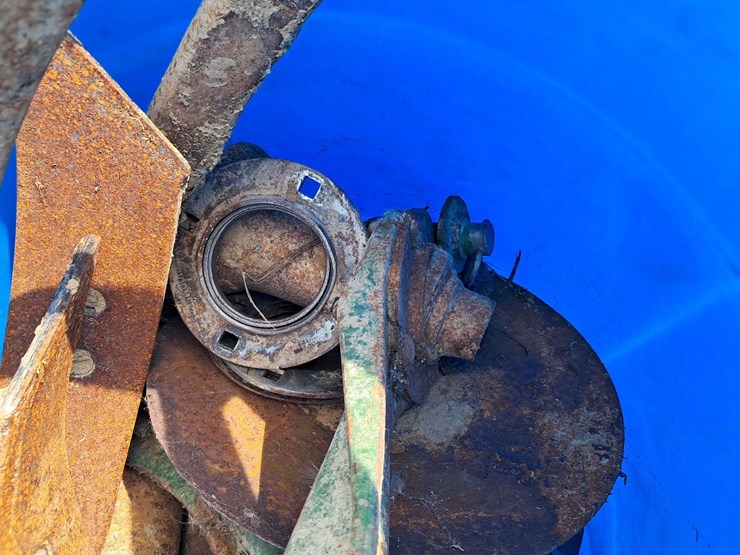 john-deere-12-image-15