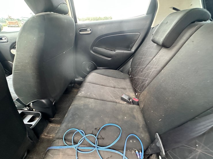 #22813-•-2012-mazda-2-image-26