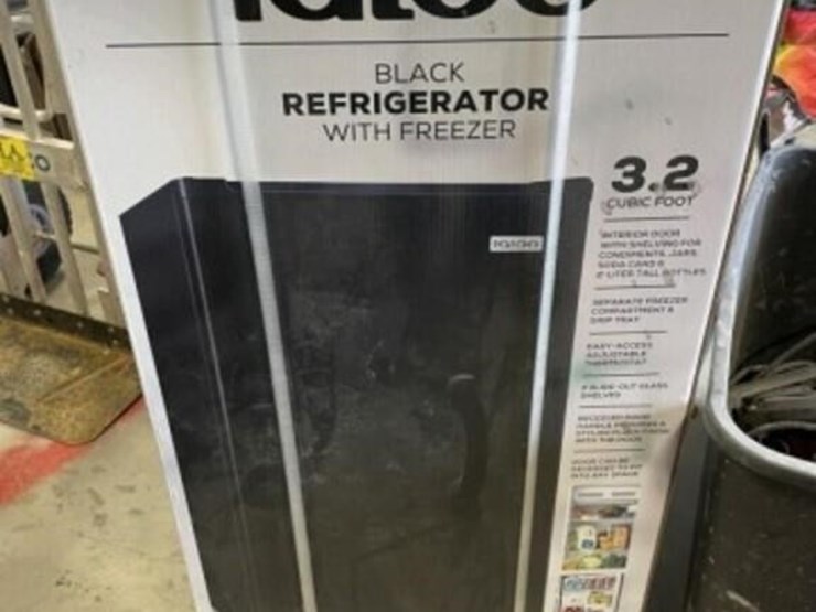 igloo-3.2-cu-ft-mini-fridge-in-the-box,-black-image-1