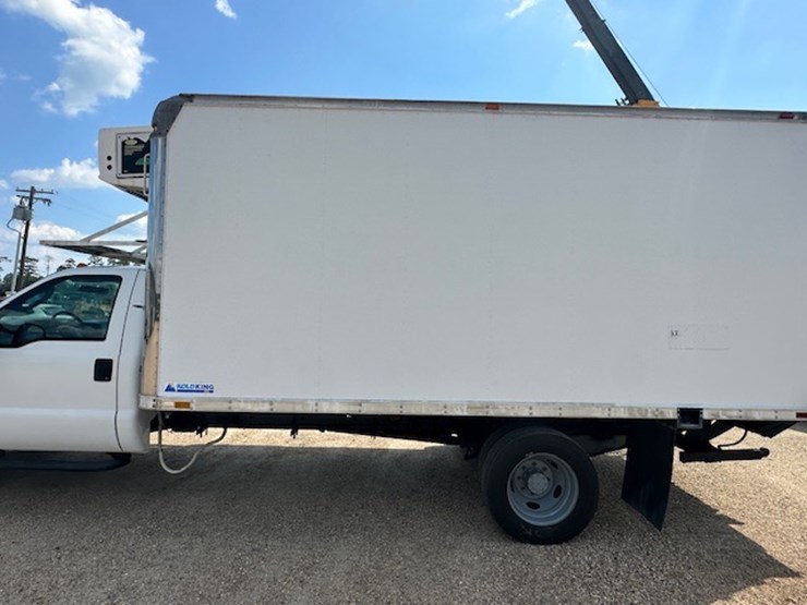 2003-ford-f550-image-13