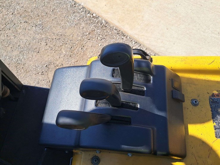 yale-electric-36v-forklift-image-10