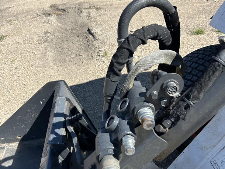 2006-bobcat-toolcat-5600-image-8