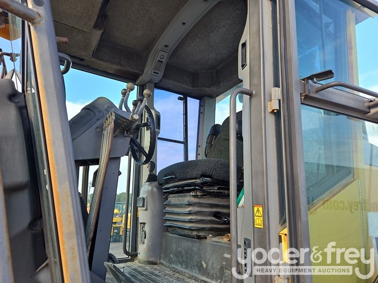 2005-volvo-g930-image-23