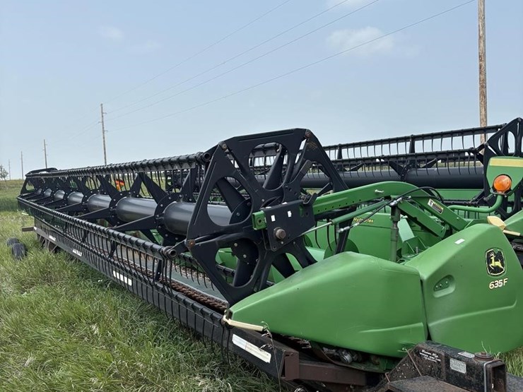 2010-john-deere-635f-image-1