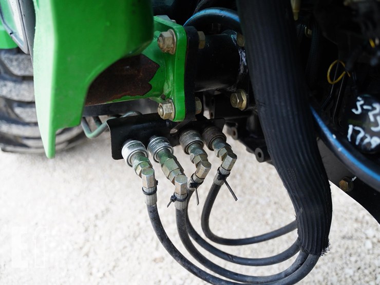 2007-john-deere-3320-image-23