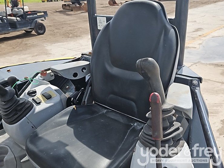 2017-deere-30g-image-32